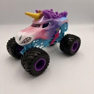 Monster Jam 26 SPARKLE SMASH Unicorn Pink Purple Truck Spin Master Die-Cast
